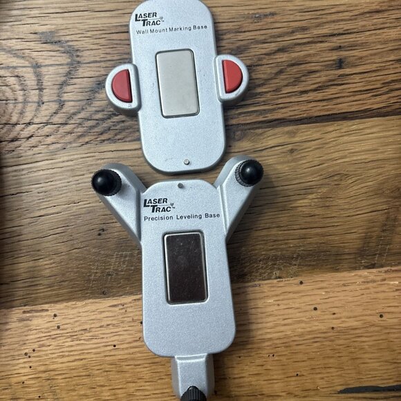 Craftsman 4-in-1 Level with Laser Trac Carry Case & Glasses, Model No. 320.48251 - Picture 6 of 10